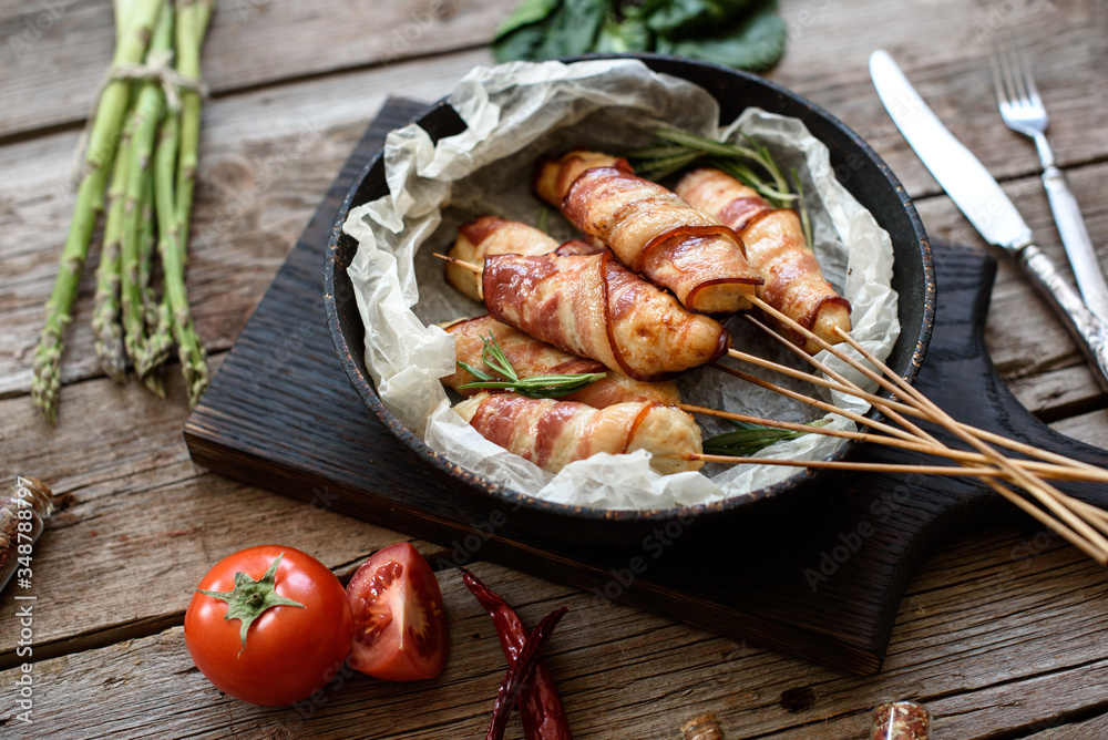 Roll with bacon and chicken mince on a stew with fresh asparagus