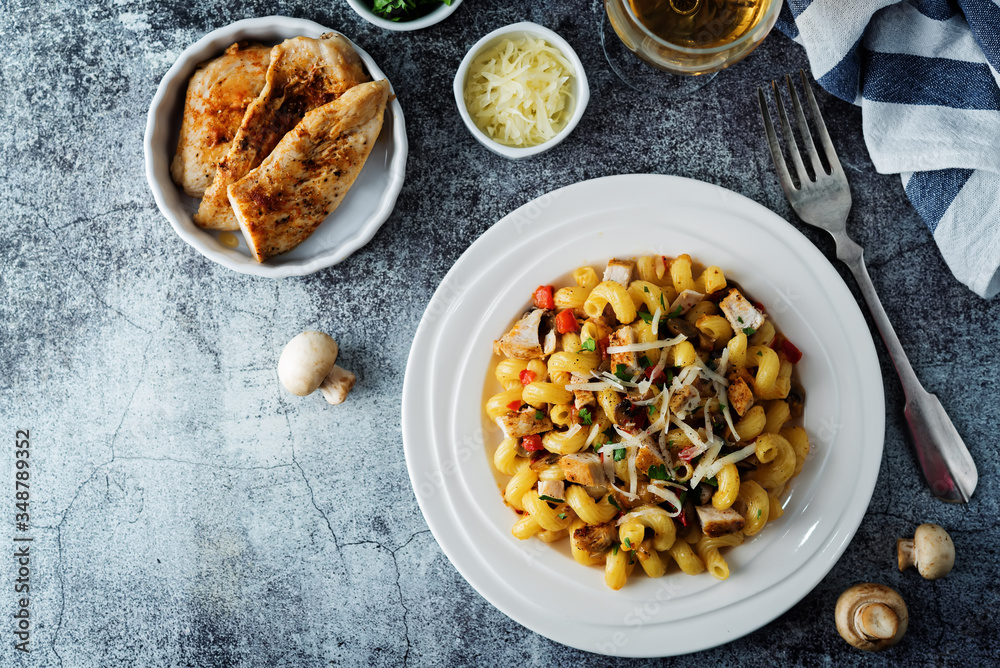 Fototapeta premium Roasted chicken mushroom pepper pasta in a white plate