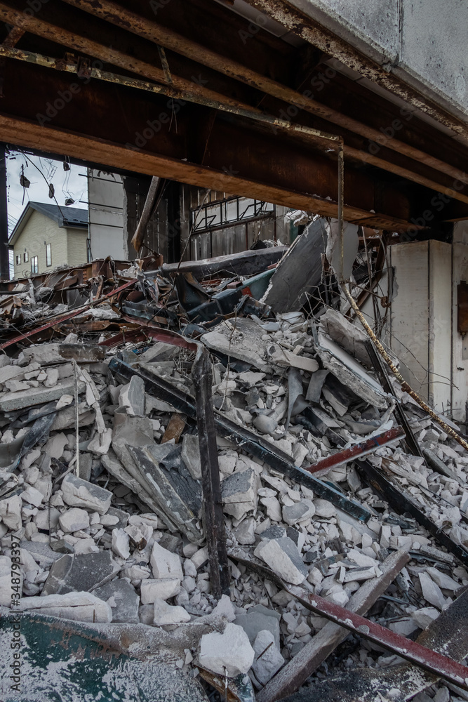 Obraz premium 建築物件解体現場(許可済み且つ、既に存在しない物件です) Demolition of buildings