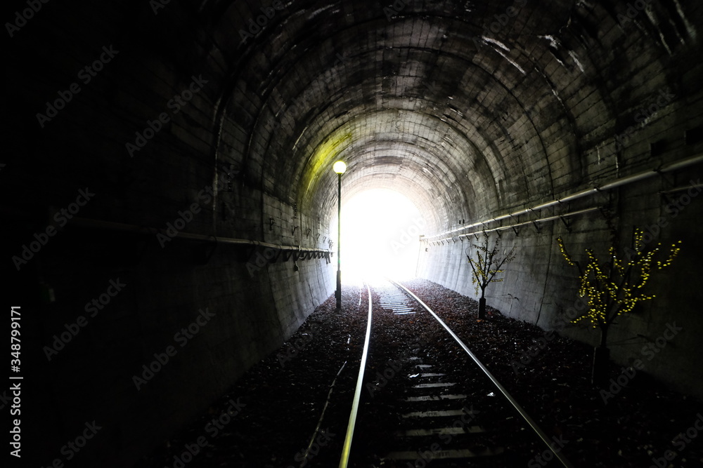 Fototapeta 어두운 터널, 터널 기차길, dark tunnel