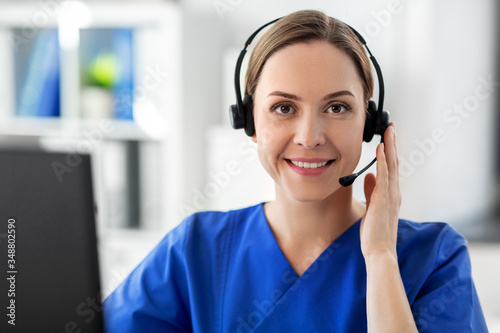 Obraz na płótnie medicine, technology and healthcare concept - happy smiling female doctor or nur