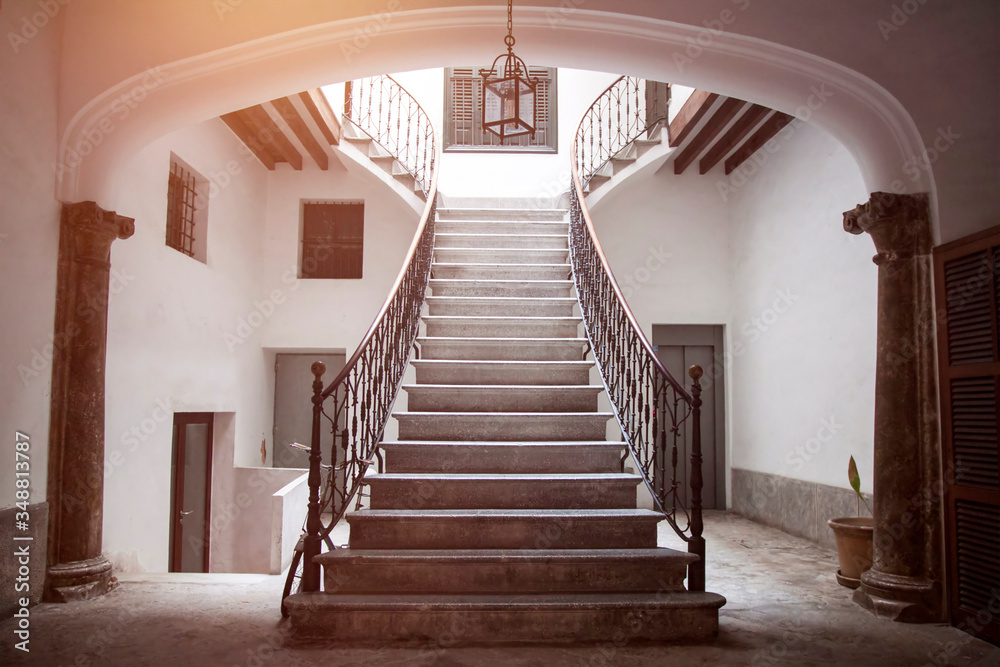 Obraz premium Traditional courtyard in Spain.