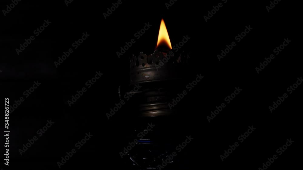Ignition of a wick of a kerosene lamp