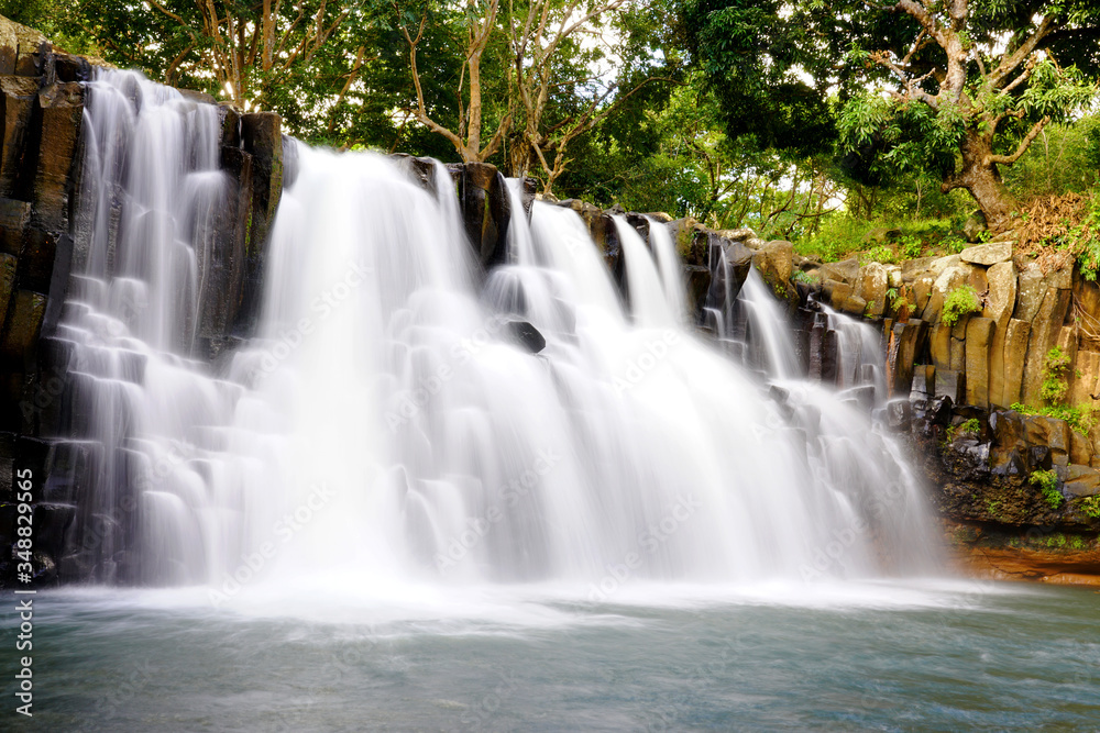 Fototapeta premium Water fall with rocks in Rochester