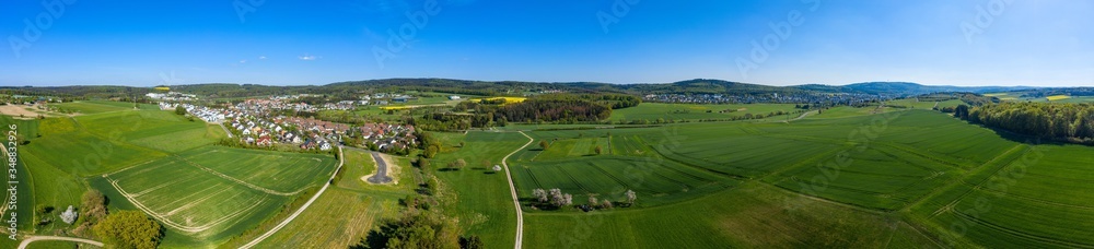 Panoramaaufnahme von der Landschaft im Taunus/Deutschland im Frühling