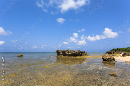 日本最南端、沖縄県波照間島・浜辺の風景