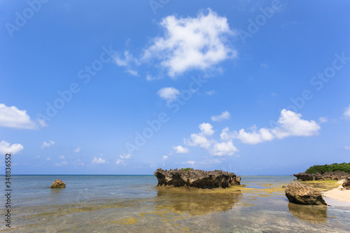 日本最南端、沖縄県波照間島・浜辺の風景