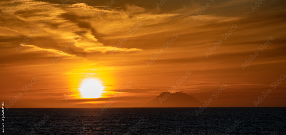 Obraz premium Sunset on the volcanic island of Stromboli.