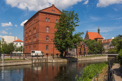 Obraz na płótnie Old town and Brda river in Bydgoszcz, Poland w salonie