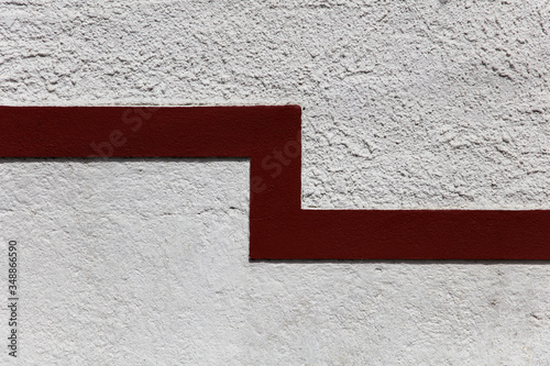 Red line on a white facade ...