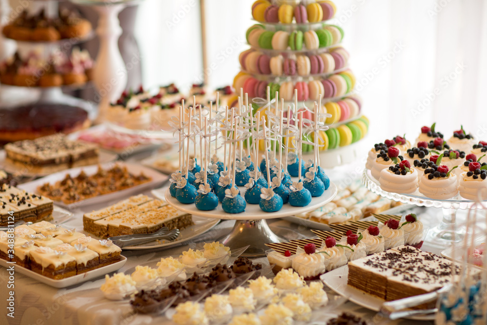 Naklejka premium delicious candybar with a lot of sweets