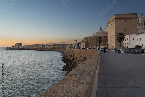 Atardecer en la ciudad de C  diz  Andalucia  Espa  a