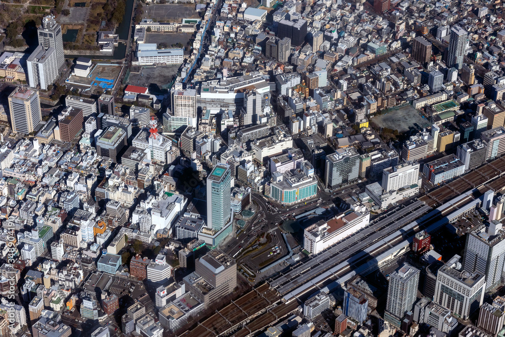 Fototapeta premium 東海道新幹線の静岡駅付近を空撮
