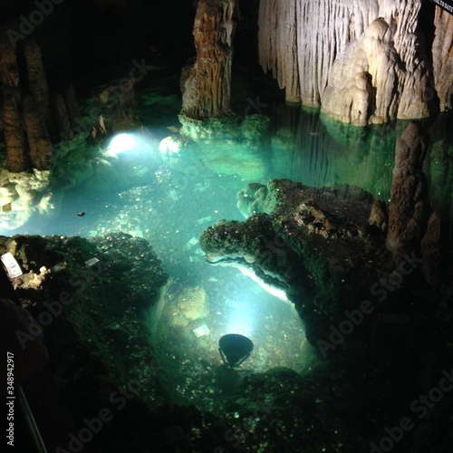 Fotografia High Angle View Of Water In Luray Caverns