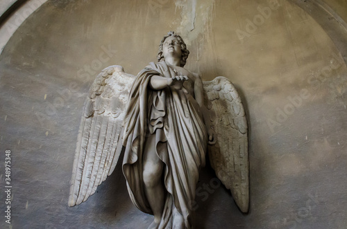 Un angelo su una tomba del cimitero monumentale di Bologna	 photo