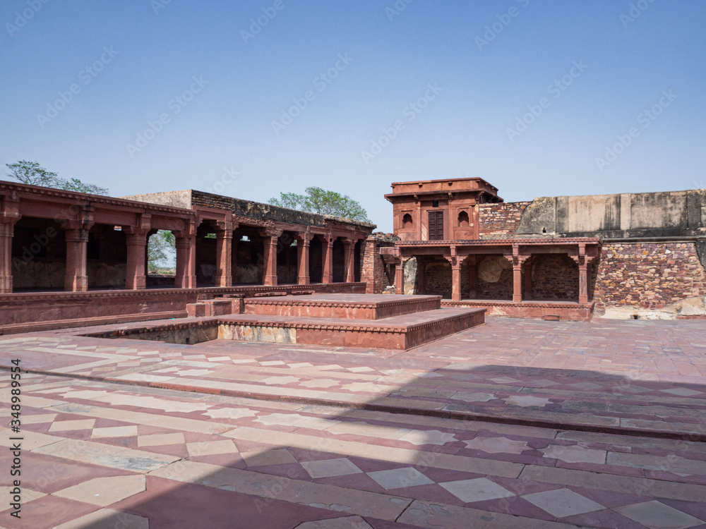 Buildings near the entrance of the imperial palace complex, between the public and the private spaces of Akbar's court.
Fatehpur Sikri, India.