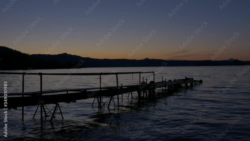 日没後の湖畔風景 日没後の湖畔風景