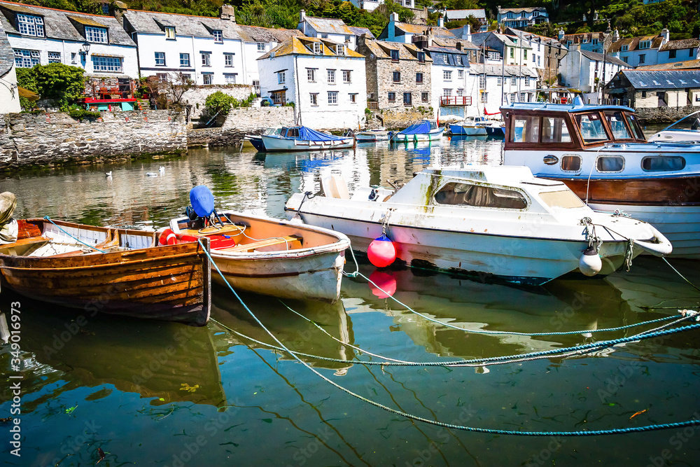 Obraz premium Polperro, old fishing village in Cornwall, UK