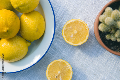Lemons (vitamin c) 