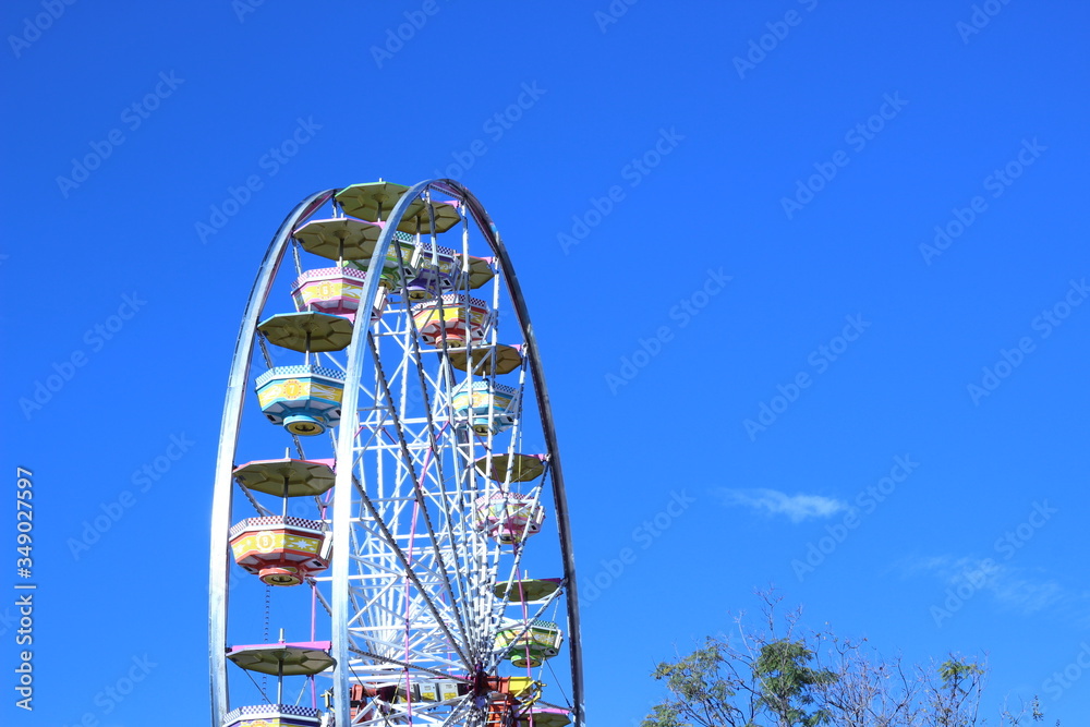 Fototapeta premium Rueda de la fortuna, feria de puebloe