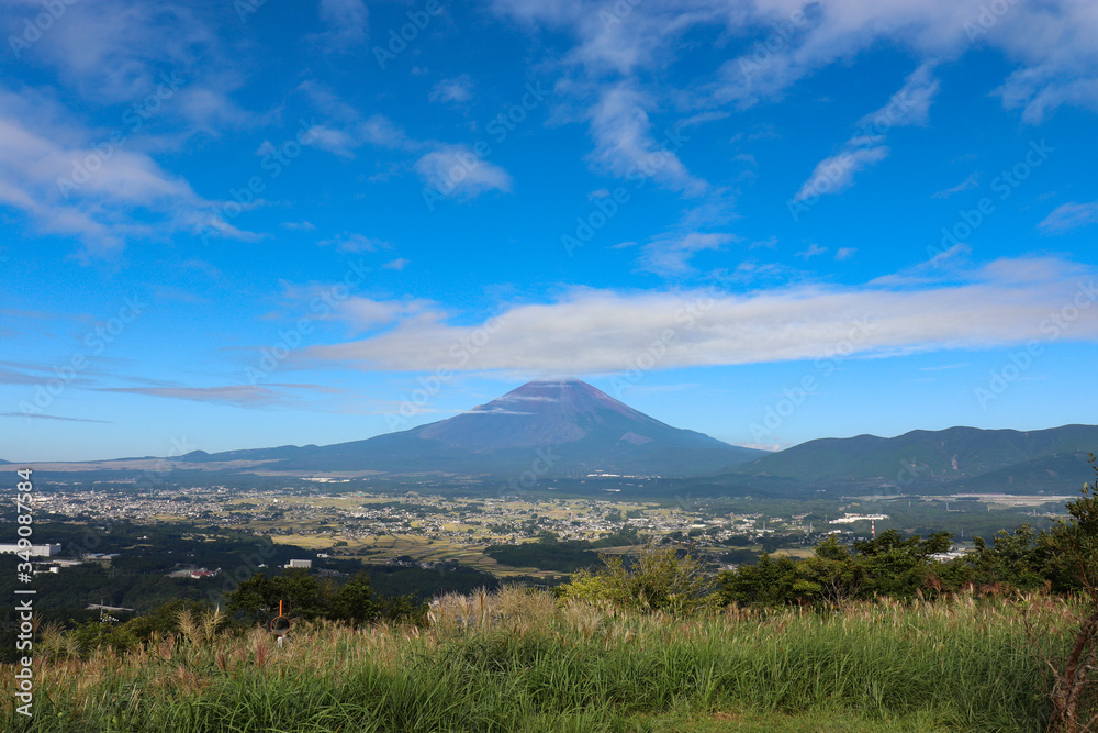 足柄峠から見た富士山（静岡県小山町）