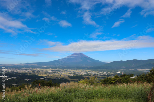 足柄峠から見た富士山（静岡県小山町）