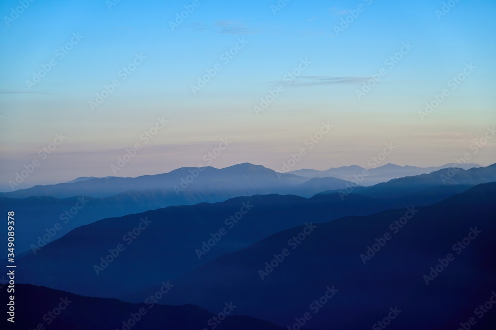 伊吹山で見た見た夜明け直後の情景@滋賀 伊吹山で見た見た夜明け直後の情景@滋賀