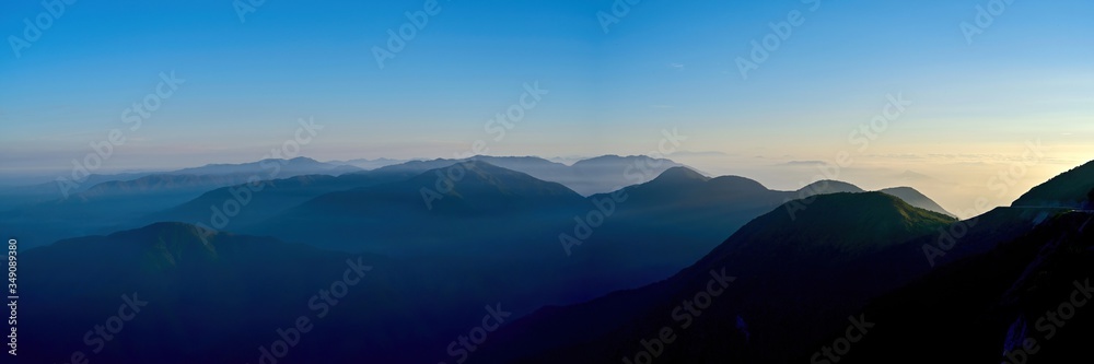 伊吹山で見た見た夜明け直後のパノラマ情景＠滋賀