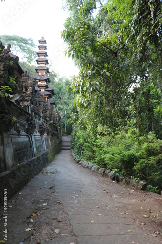 Canvas Print Pagoda of the temple in front of the artist's path in Ubud Bali