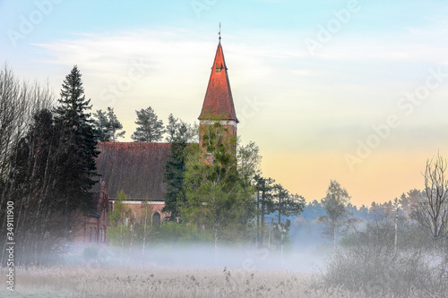 Fototapeta Naklejka Na Ścianę i Meble -  mglisty świt na Mazurach w północno-wschodniej Polsce