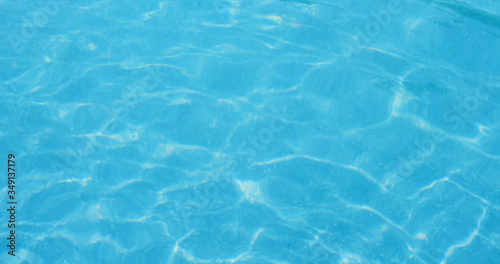Swimming pool water texture in blue © leungchopan