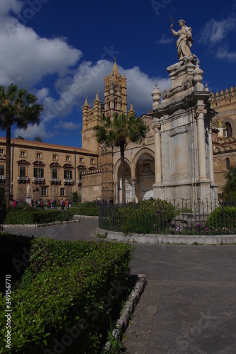 The cathedral and the monument of Sanint Rosalia, Palermo, Sicily © Małgorzata Pakuła