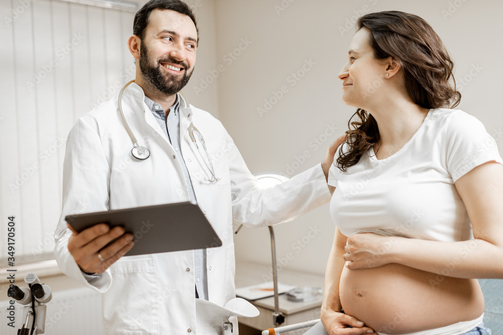 Obraz premium Doctor with pregnant woman during a medical consultation in gynecological office. Concept of medical care and health during a pregnancy