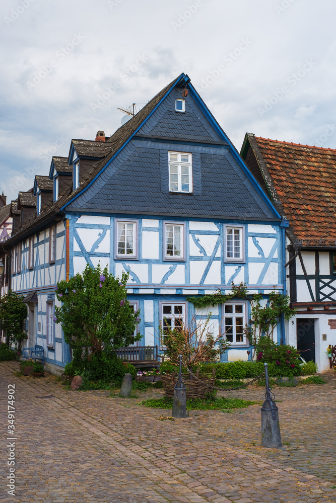 Historisches Fachwerkhaus in einem Dorf im Rheingau/Deutschland Historisches Fachwerkhaus in einem Dorf im Rheingau/Deutschland