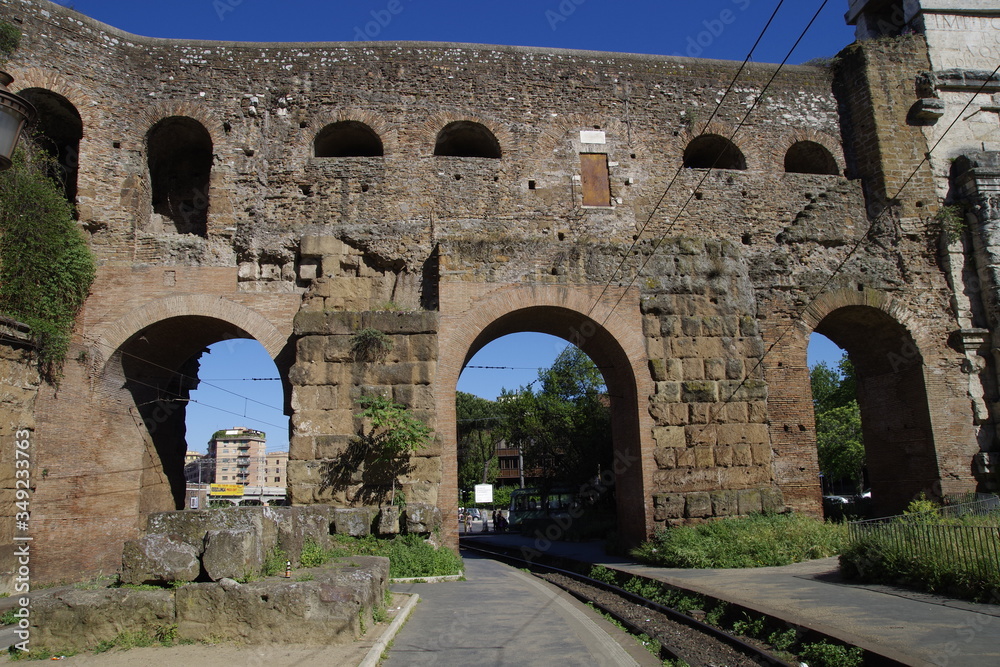 Porta Maggiore, Antikes Stadttor, wichtige Trambahnhalte, Rom, 