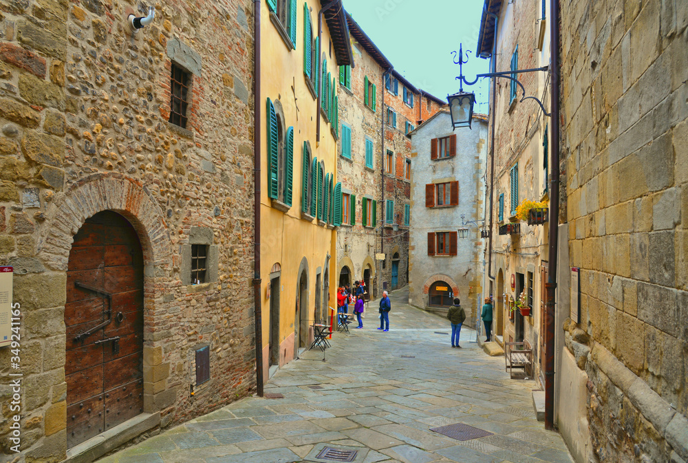 Detail of narrow street in old historic alley in the medieval village of Anghiari near city of Arezzo in Tuscany, Italy 