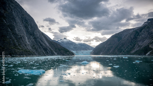 Photos Scenic view of Sawyer Glacier at Tracy Arm Fjord in Alaska (USA)