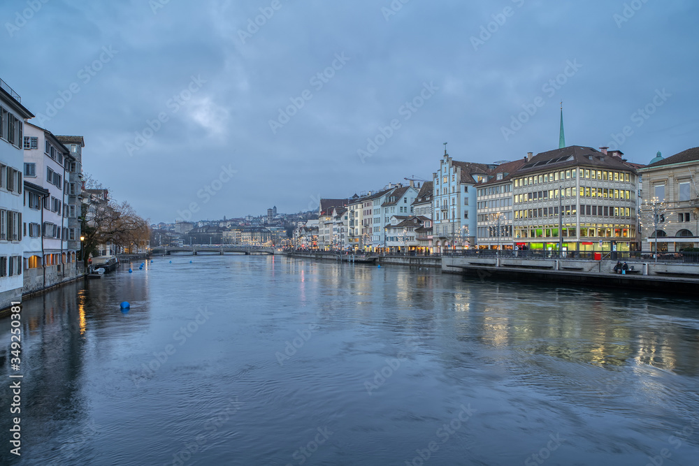 Obraz premium View of Zurich city center with famous historical houses and river Limmat, Canton of Zurich, Switzerland