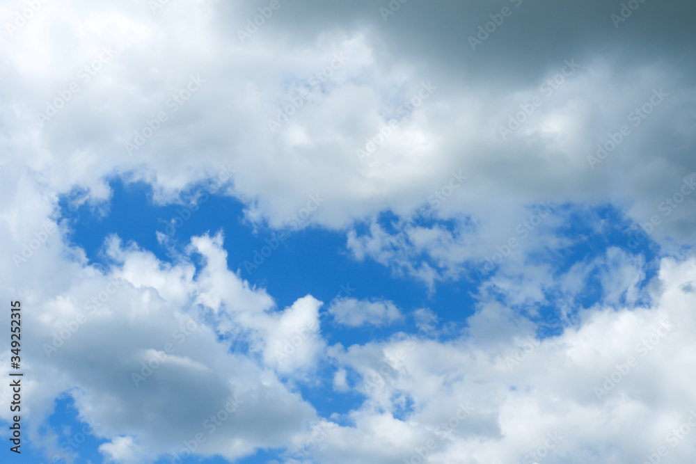 Obraz premium Blurred white clouds on blue sky.