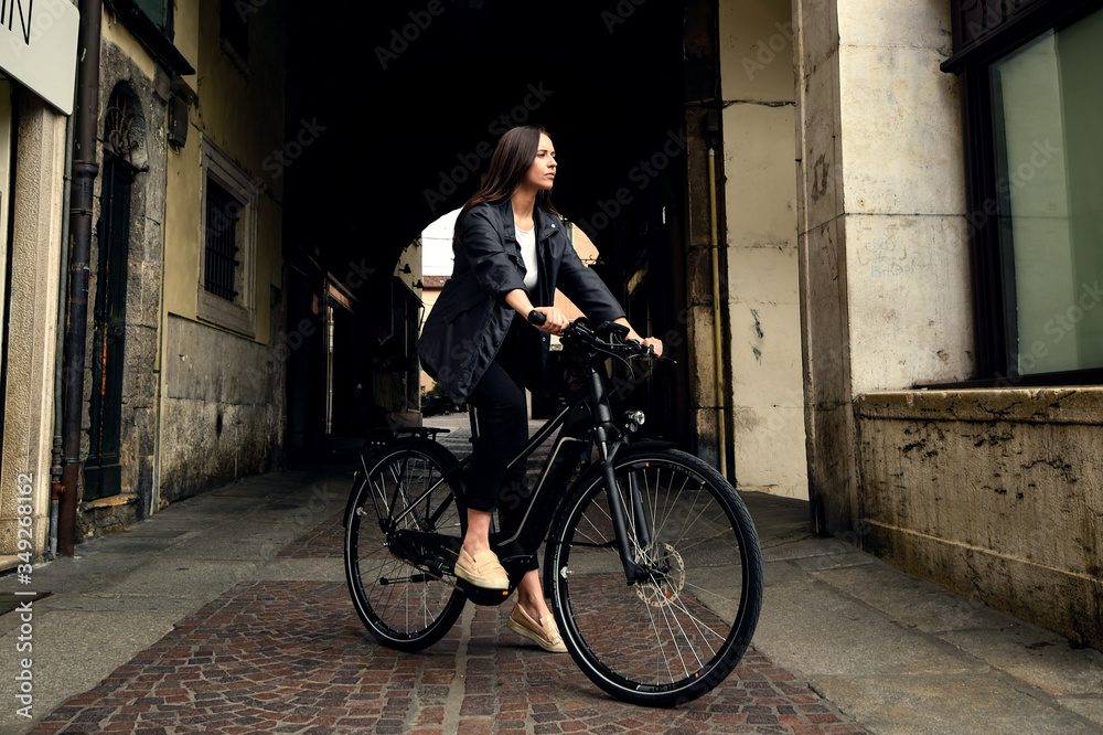 bici, bicicletta, andare in bicicletta, donna, sport, cittá, urbana, strada, giovane, persone, ciclo, ciclista, strada, adolescente, andare in bici, divertimento, persona, trasporto, all'aperto, ebike bici, bicicletta, andare in bicicletta, donna, sport, cittá, urbana, strada, giovane, persone, ciclo, ciclista, strada, adolescente, andare in bici, divertimento, persona, trasporto, all'aperto, ebike