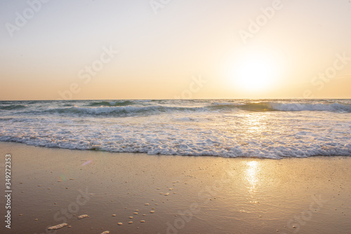 夕暮れの砂浜 © 歌うカメラマン