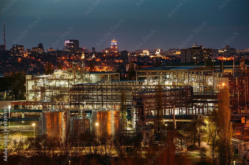 Fototapeta premium Chemical factory at night. Production of thermoplastic in Voronezh Synthetic Rubber Plant