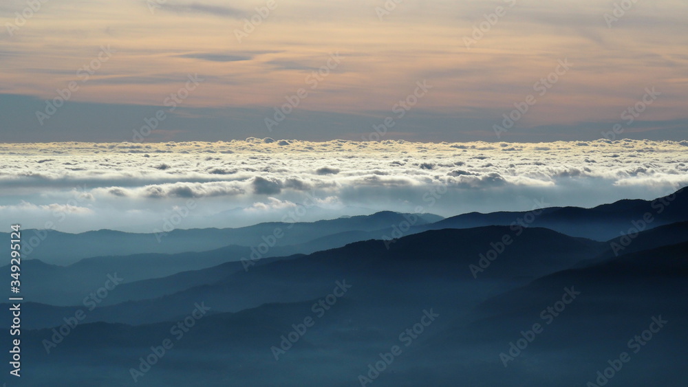 Sea ​​of ​​clouds from the Apennines