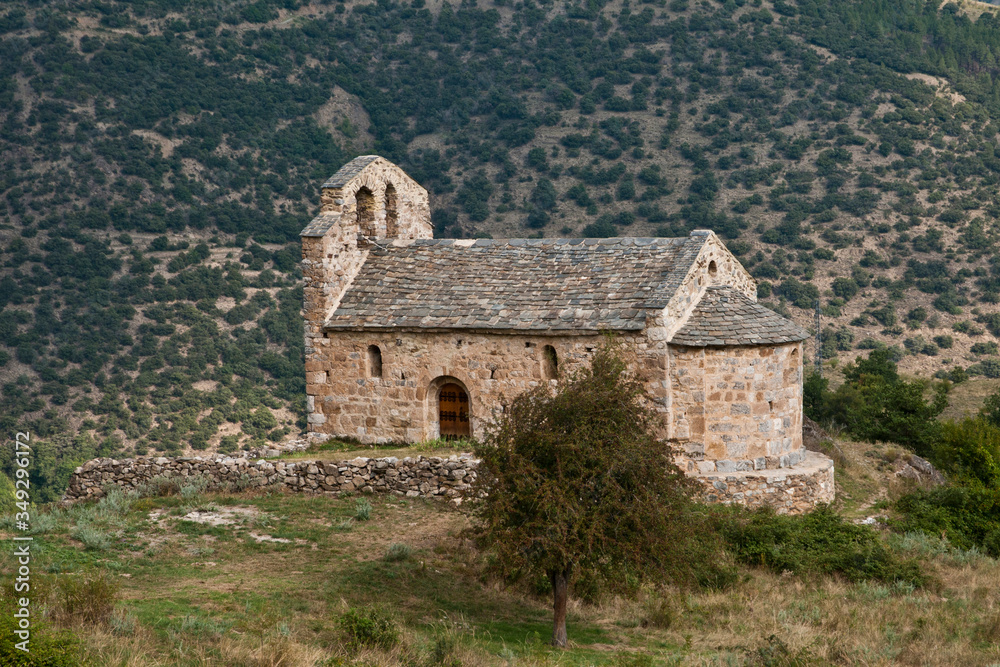 Chapelle romane de Nyer