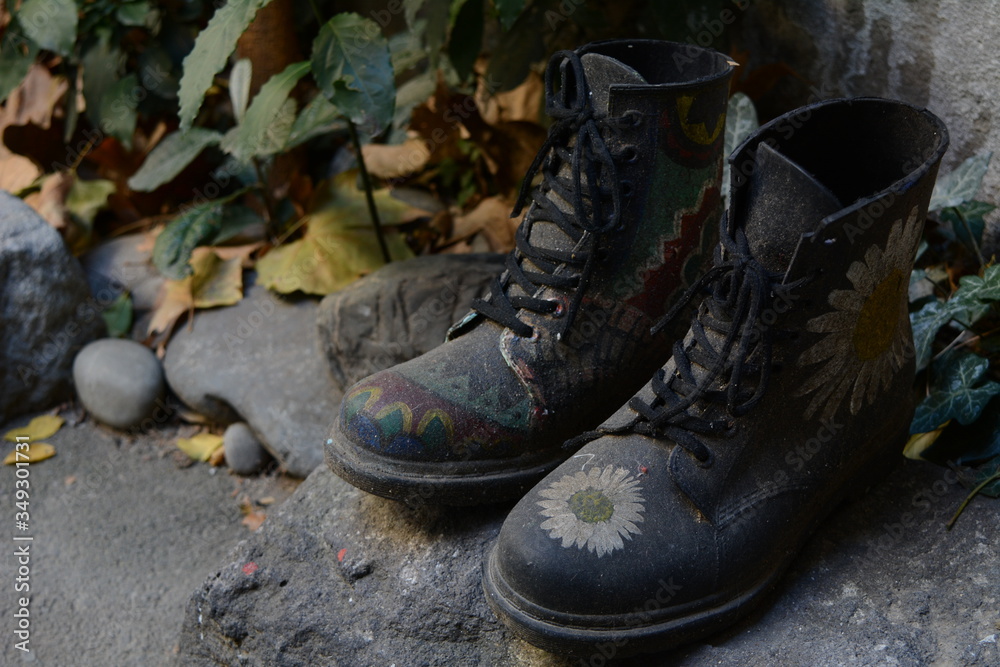 flowers painted on shoes flowers painted on shoes