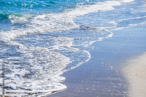 Seascape background white waves on coast © Annuitti