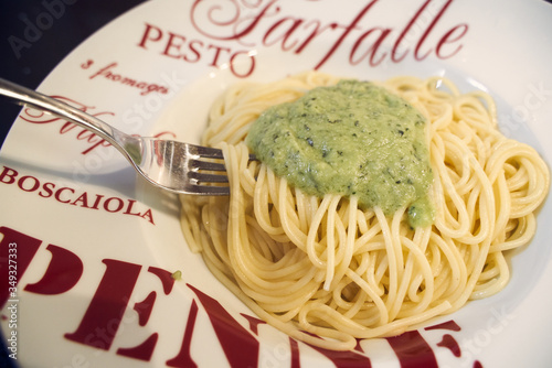 spaghetti with pesto sauce