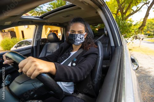 driving with a mask in times of covid