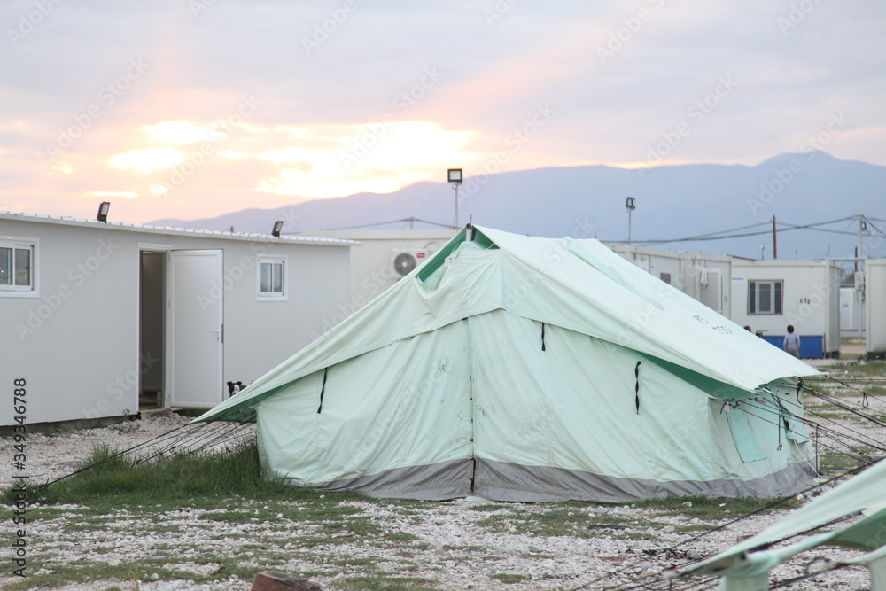 tienda de campaña Campo de refugiados en grecia 