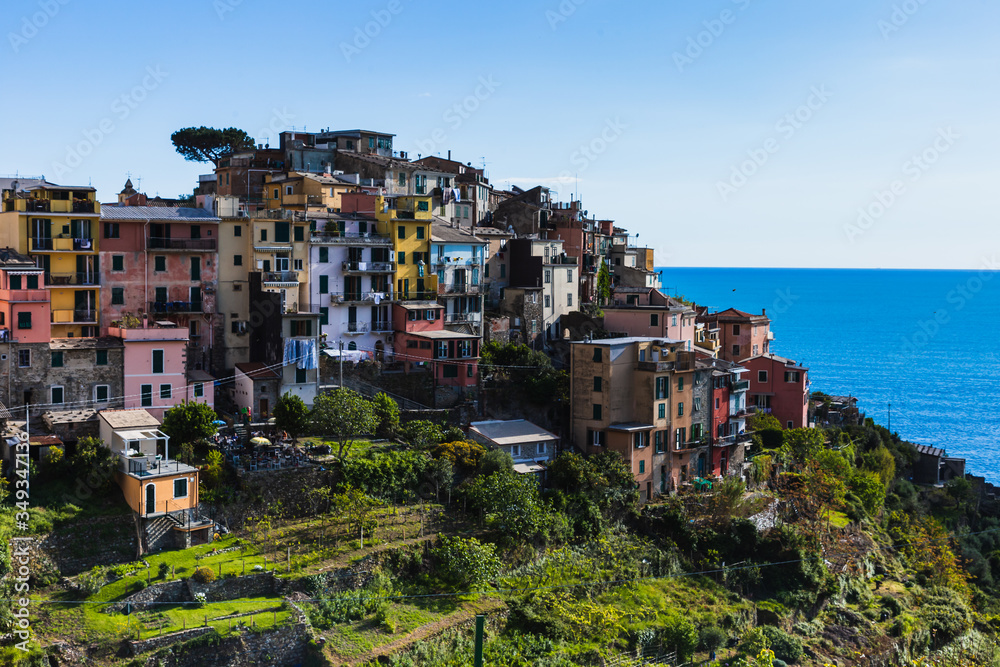 Obraz premium Town in a hill